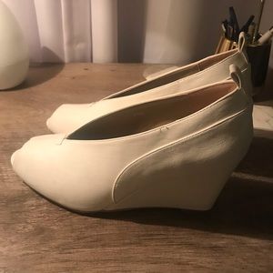 White peep toe wedges size 11